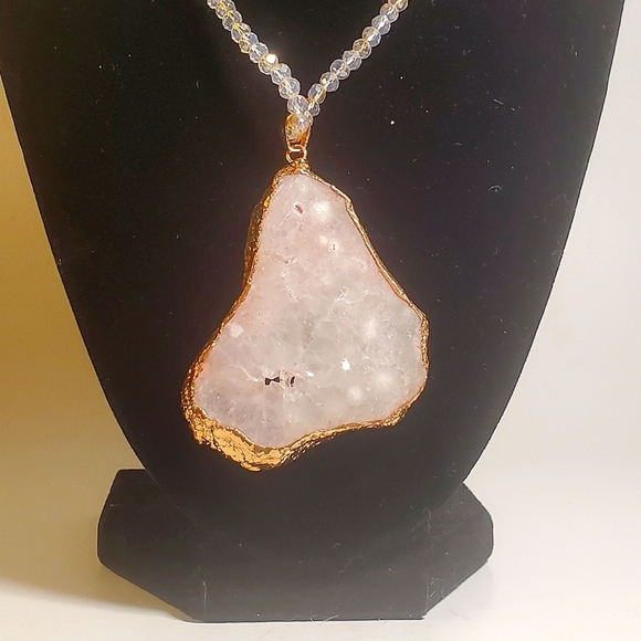 Druzy Quartz Pendant on 14" Neclace with Sparkly Champagne Pink Glass Beads NWT - Picture 4 of 8